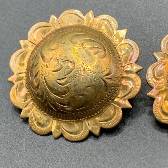 Vintage brass engraved circle pierced earrings - Picture 5 of 10